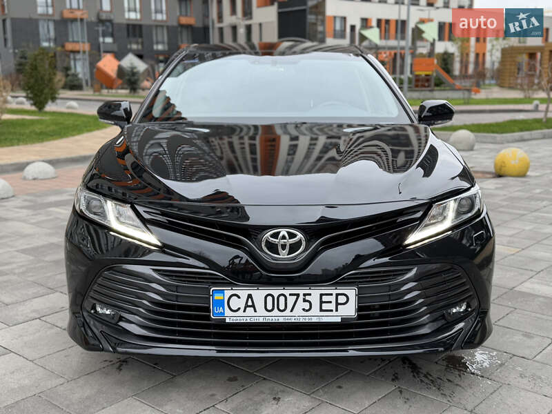 Седан Toyota Camry 2020 в Киеве