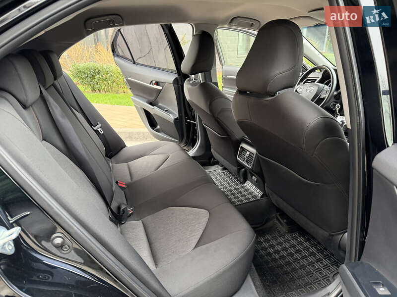 Седан Toyota Camry 2020 в Киеве