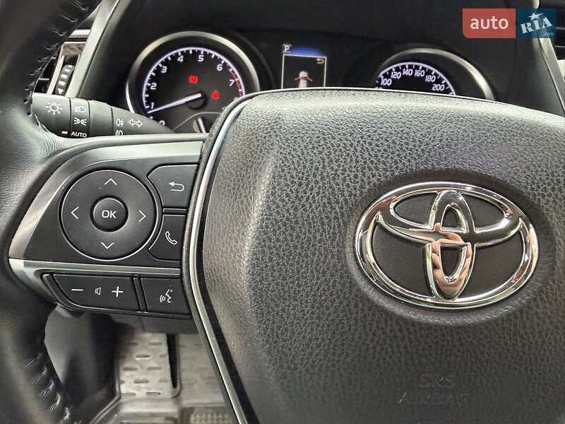 Седан Toyota Camry 2020 в Киеве