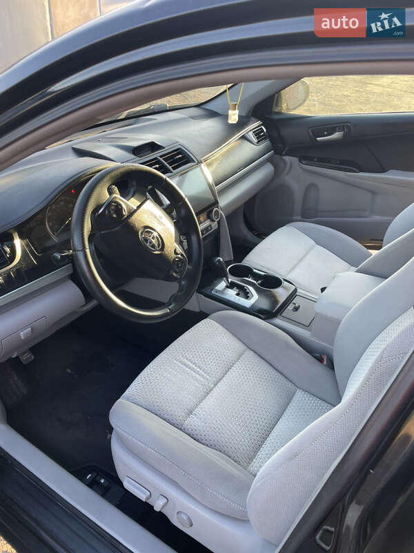 Седан Toyota Camry 2014 в Жмеринке
