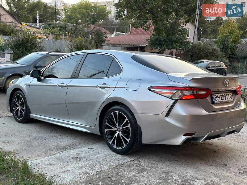 Седан Toyota Camry 2018 в Одессе