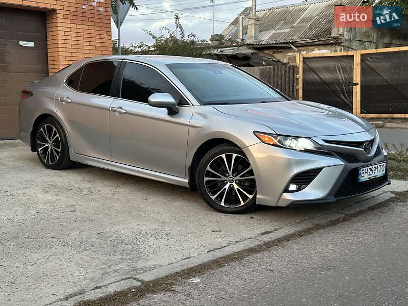 Седан Toyota Camry 2018 в Одессе