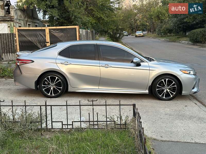 Седан Toyota Camry 2018 в Одессе