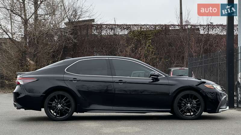 Седан Toyota Camry 2021 в Киеве