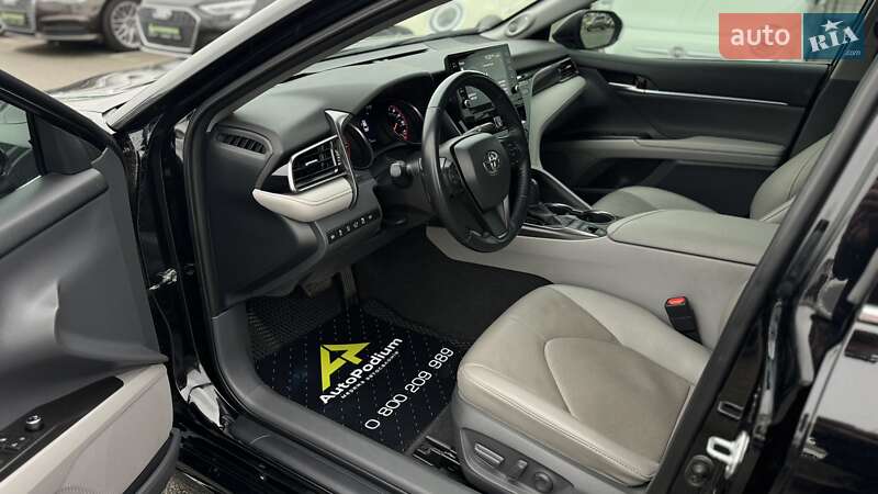 Седан Toyota Camry 2021 в Киеве