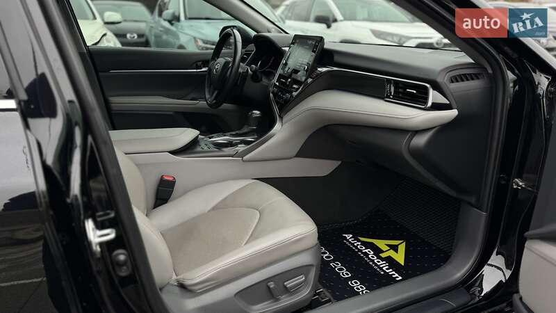 Седан Toyota Camry 2021 в Киеве