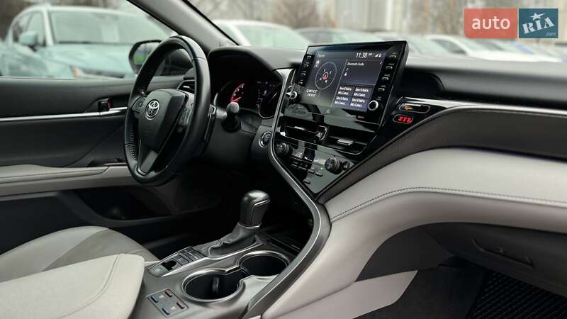 Седан Toyota Camry 2021 в Киеве