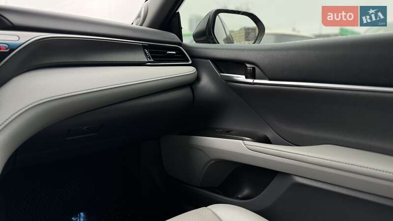 Седан Toyota Camry 2021 в Киеве