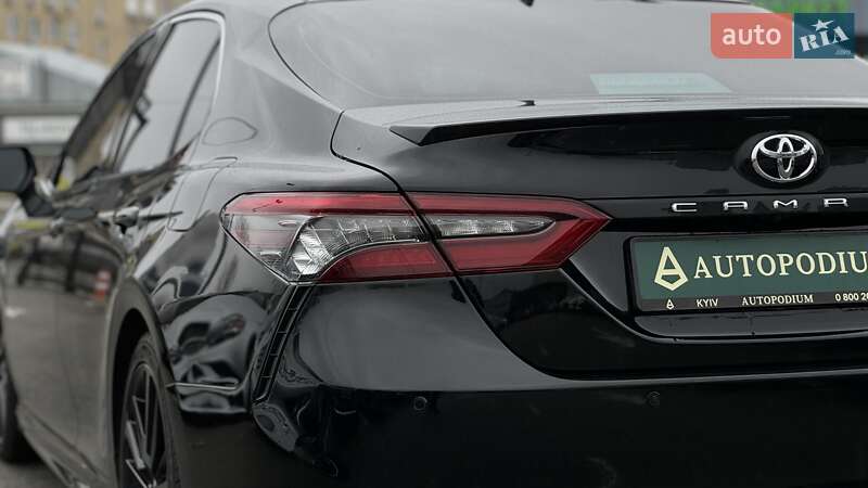 Седан Toyota Camry 2021 в Киеве