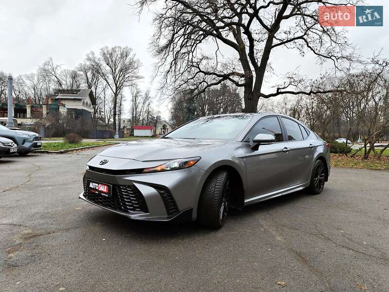 Седан Toyota Camry 2024 в Киеве