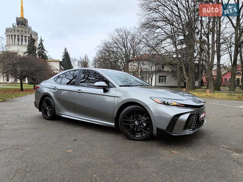 Седан Toyota Camry 2024 в Киеве