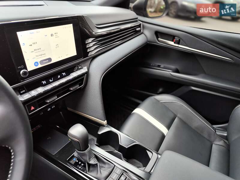 Седан Toyota Camry 2024 в Киеве