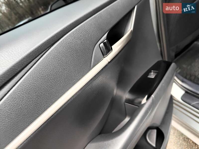 Седан Toyota Camry 2024 в Киеве