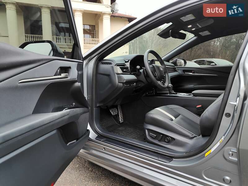 Седан Toyota Camry 2024 в Киеве