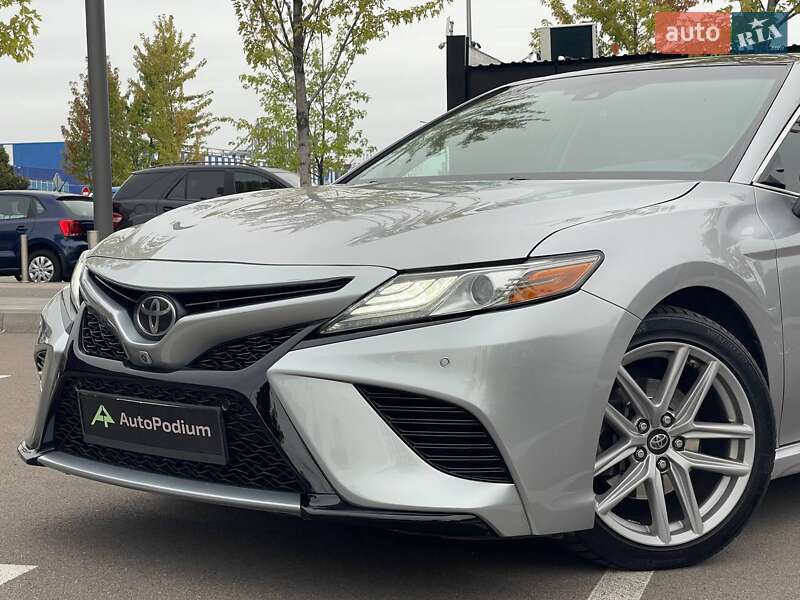 Седан Toyota Camry 2018 в Киеве