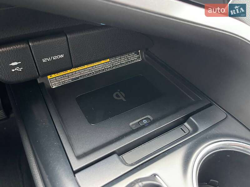 Седан Toyota Camry 2018 в Киеве