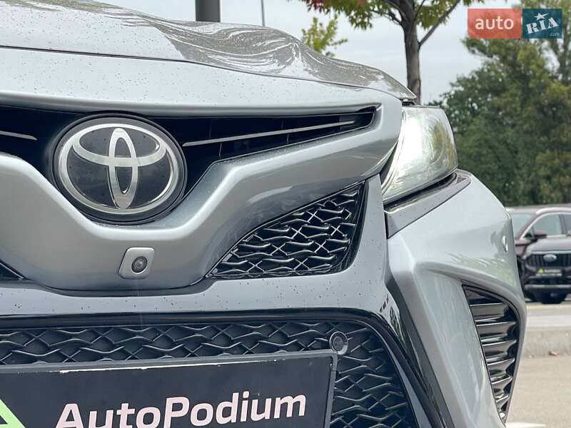 Седан Toyota Camry 2018 в Киеве