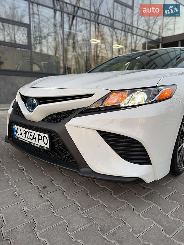 Седан Toyota Camry 2020 в Киеве