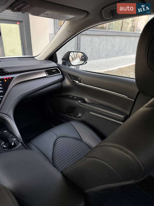 Седан Toyota Camry 2020 в Киеве