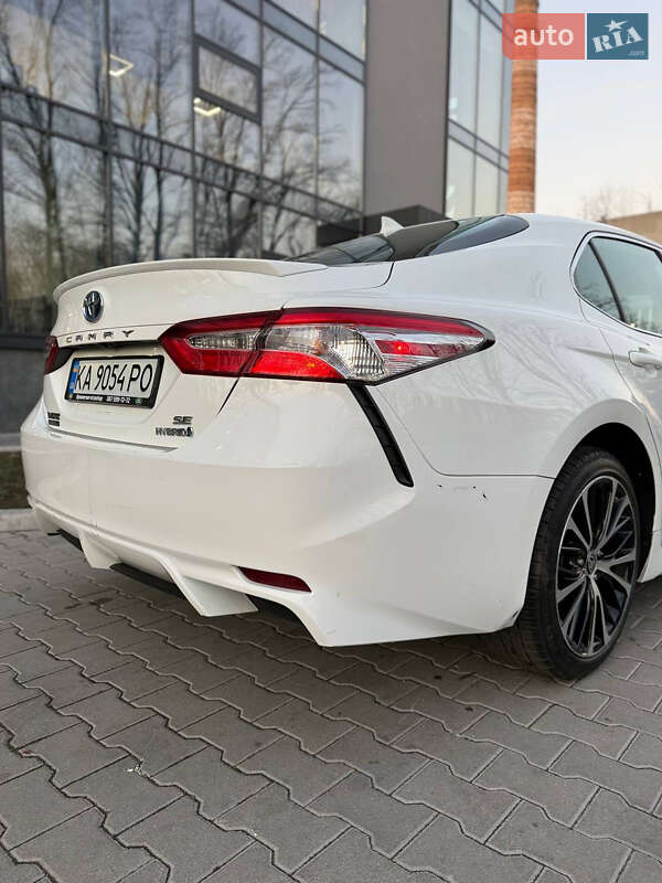 Седан Toyota Camry 2020 в Киеве