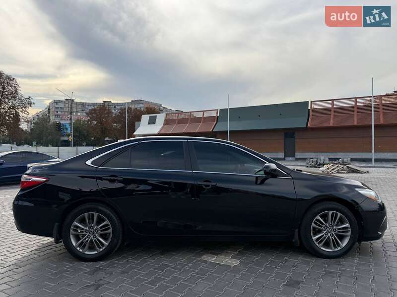 Седан Toyota Camry 2016 в Кривом Роге