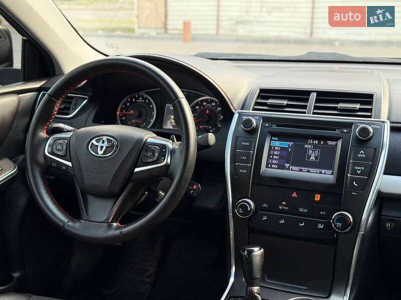 Седан Toyota Camry 2016 в Кривом Роге