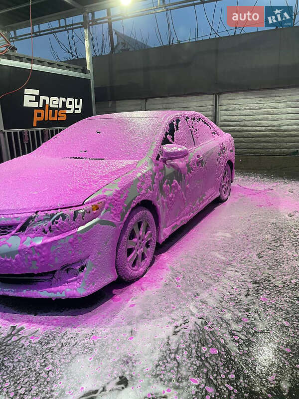 Седан Toyota Camry 2013 в Киеве