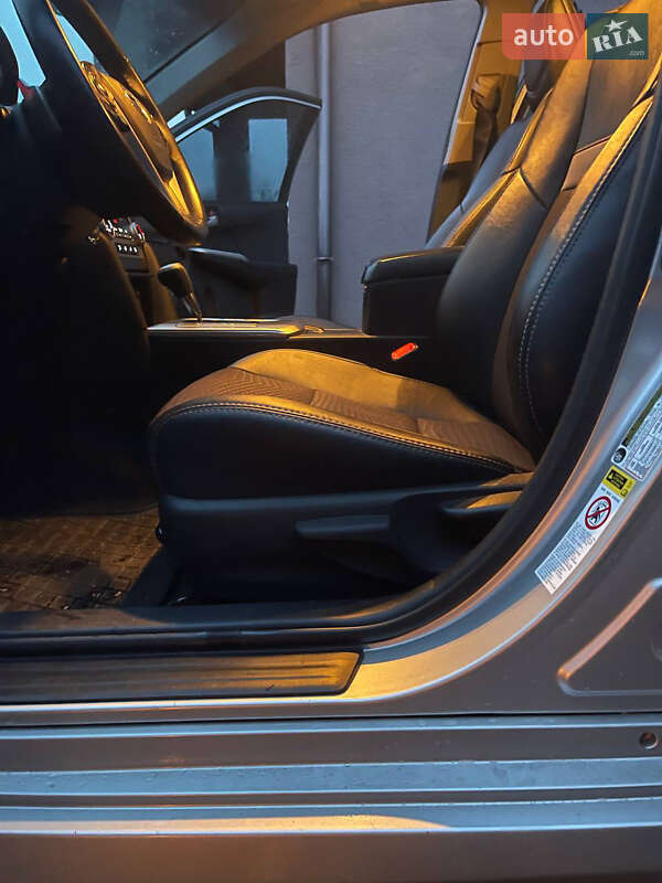 Седан Toyota Camry 2013 в Киеве