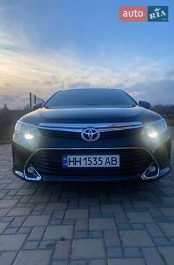 Седан Toyota Camry 2016 в Гайсине