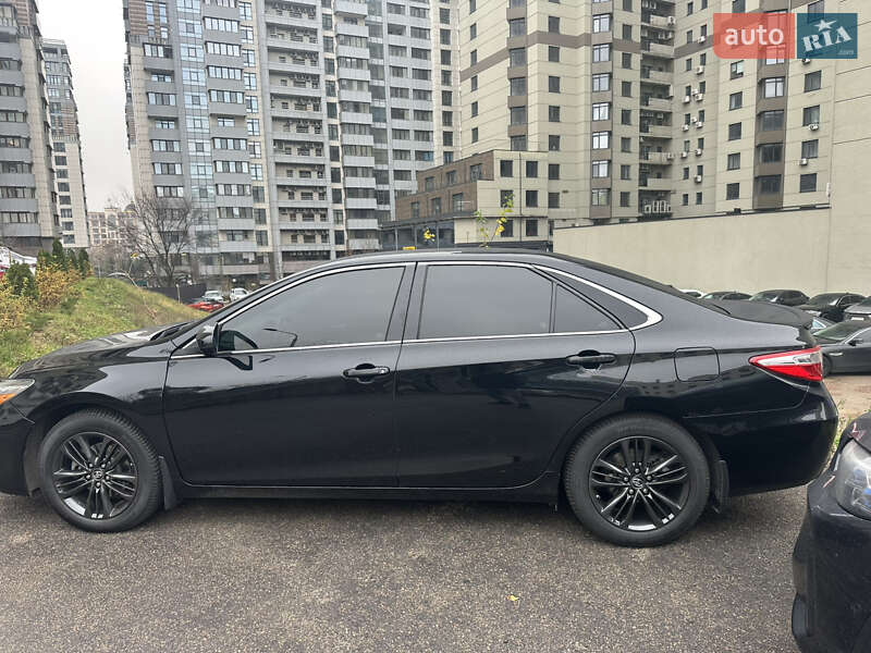 Седан Toyota Camry 2016 в Києві