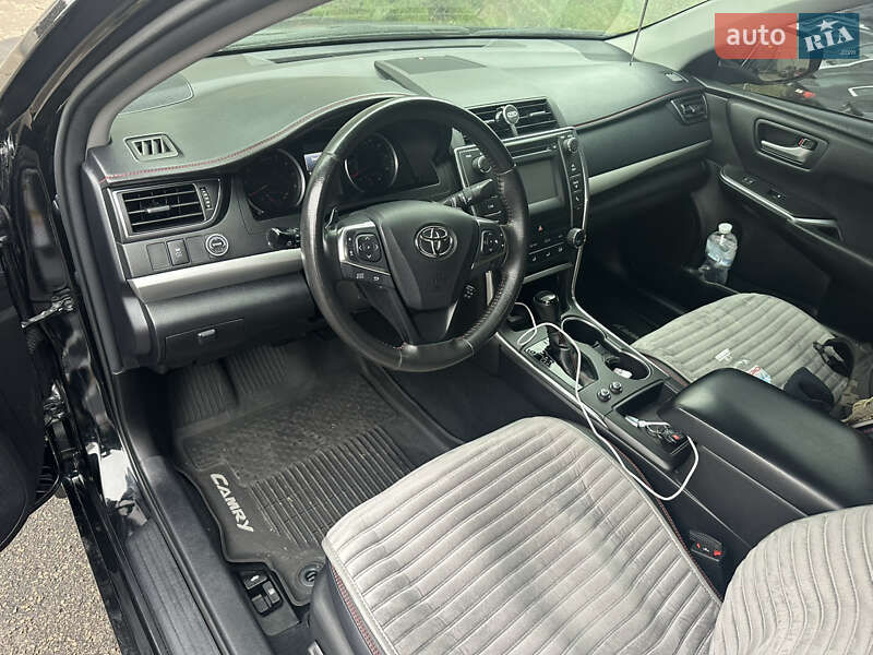 Седан Toyota Camry 2016 в Києві