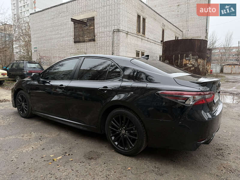 Седан Toyota Camry 2021 в Днепре