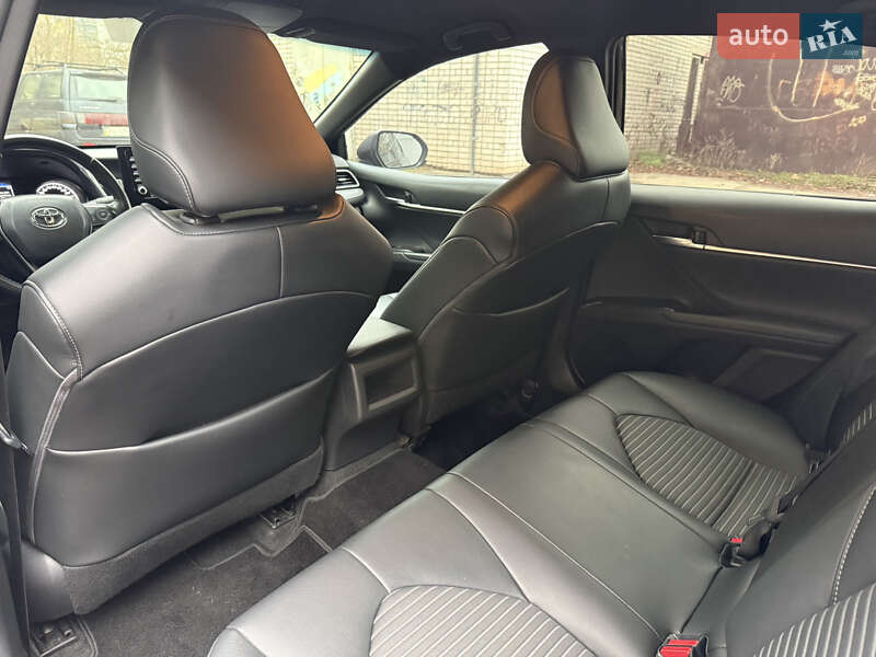 Седан Toyota Camry 2021 в Днепре