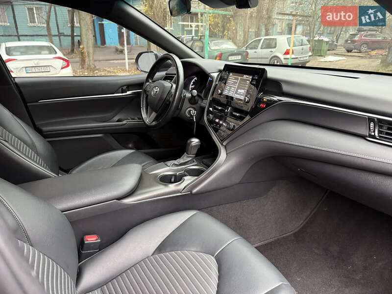 Седан Toyota Camry 2021 в Днепре