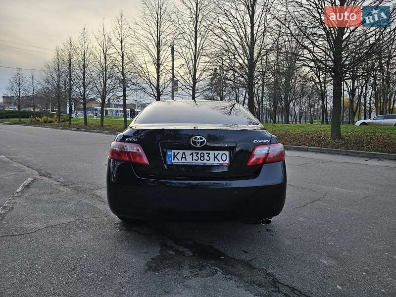 Седан Toyota Camry 2010 в Умани