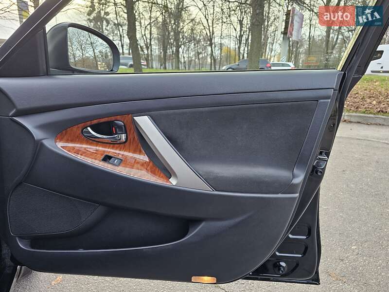 Седан Toyota Camry 2010 в Умани