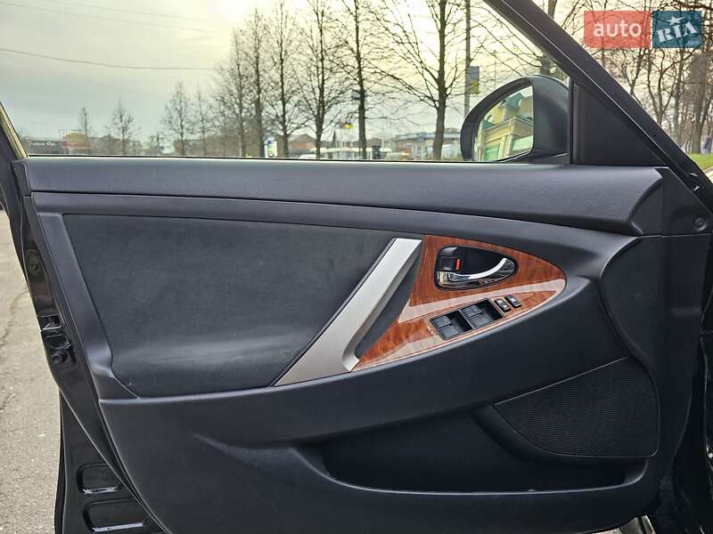 Седан Toyota Camry 2010 в Умани