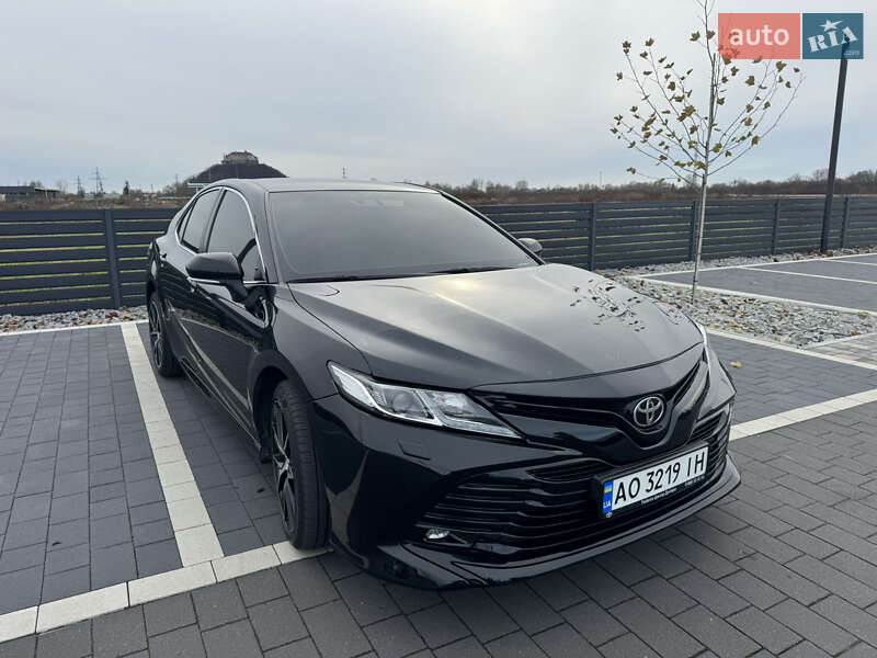 Седан Toyota Camry 2020 в Мукачево