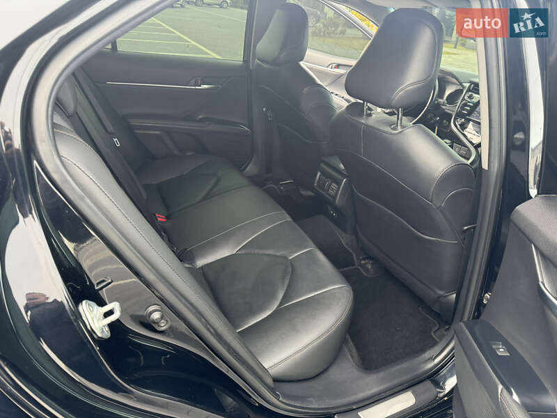 Седан Toyota Camry 2020 в Мукачево