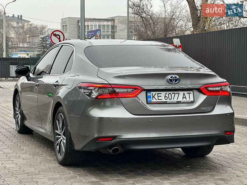 Седан Toyota Camry 2021 в Днепре