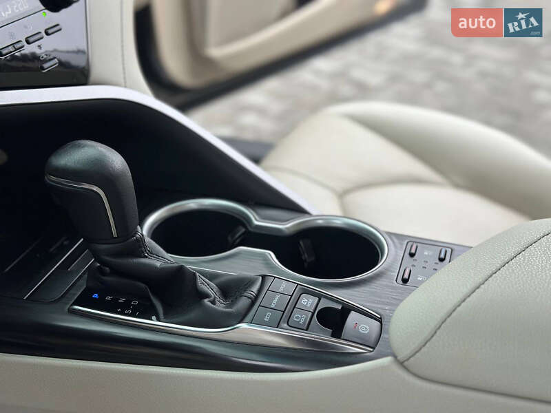 Седан Toyota Camry 2021 в Днепре