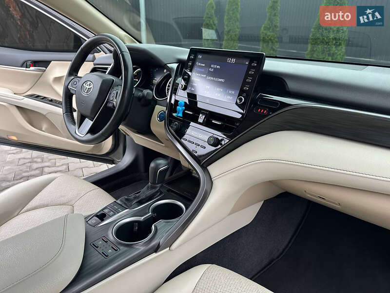 Седан Toyota Camry 2021 в Днепре