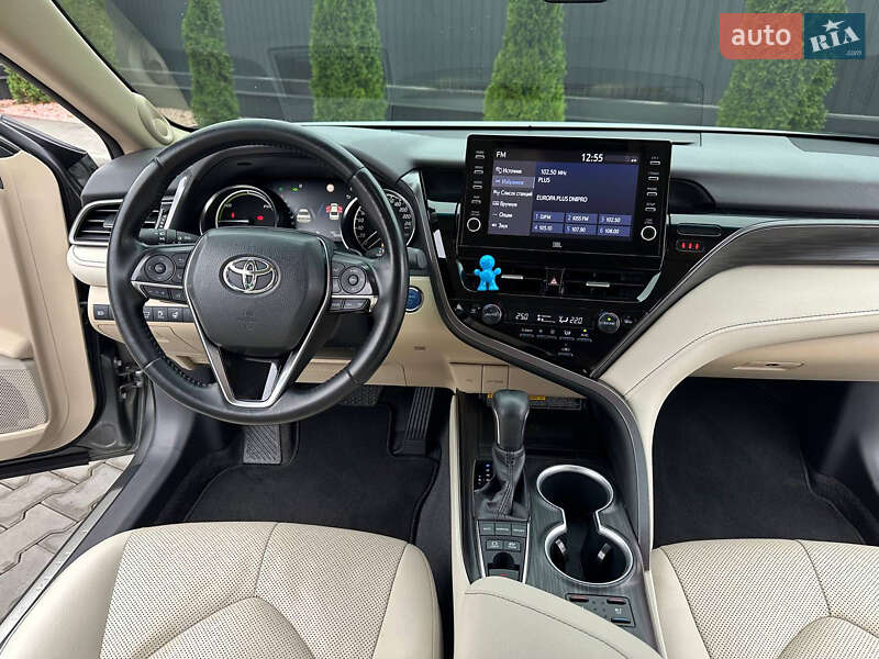Седан Toyota Camry 2021 в Днепре