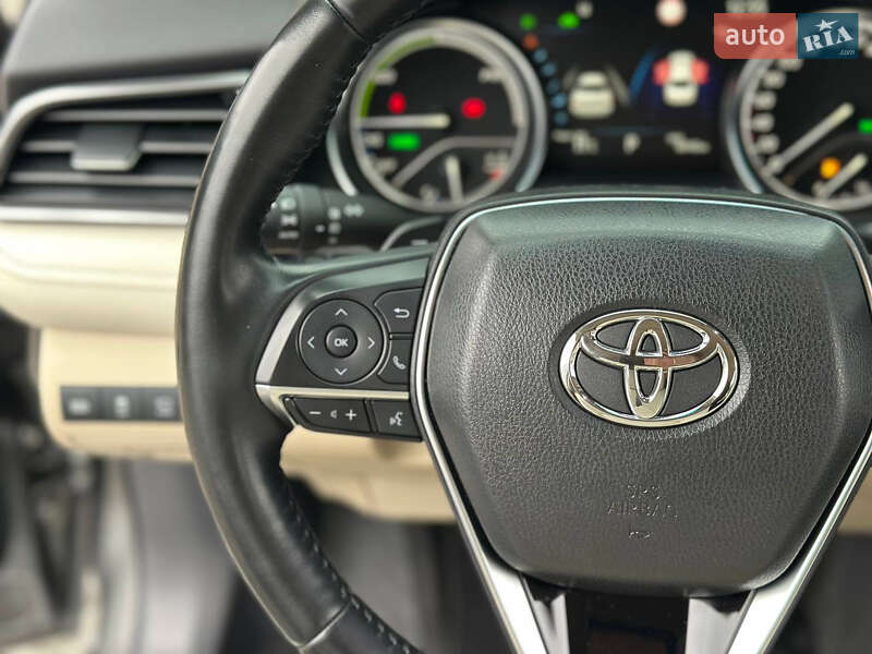 Седан Toyota Camry 2021 в Днепре