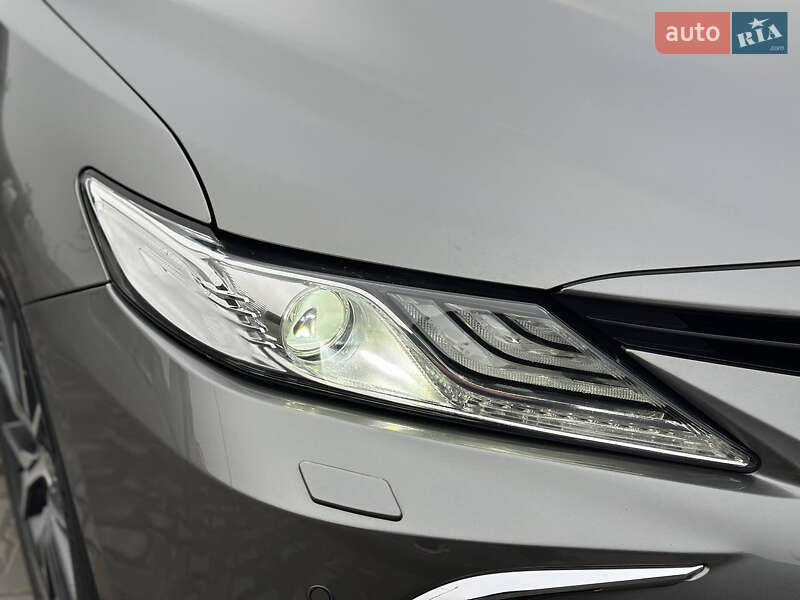 Седан Toyota Camry 2021 в Днепре