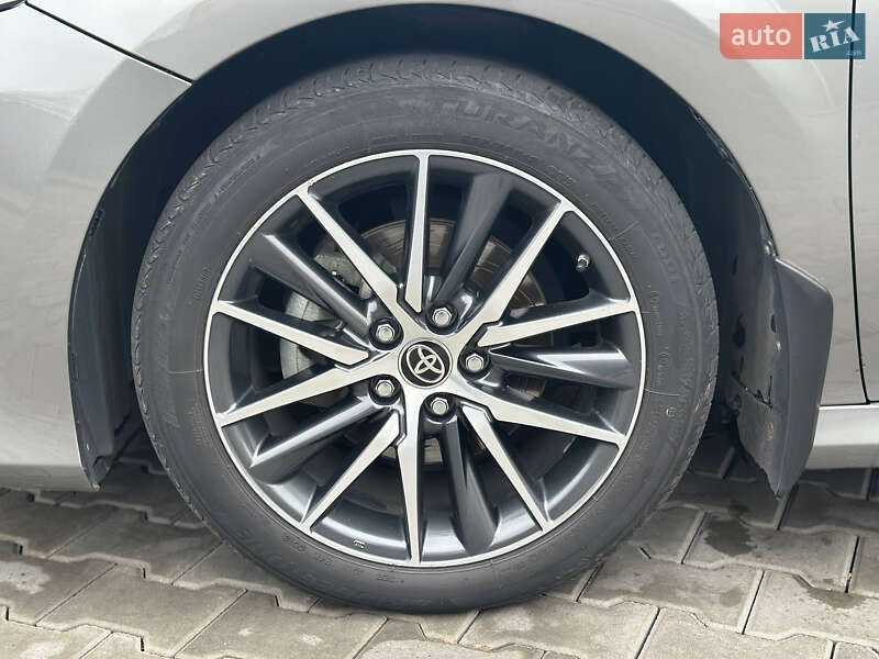 Седан Toyota Camry 2021 в Днепре