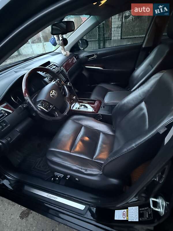 Седан Toyota Camry 2012 в Николаеве