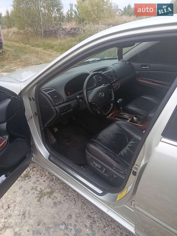 Седан Toyota Camry 2005 в Довбиші