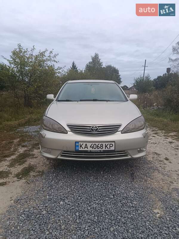 Седан Toyota Camry 2005 в Довбиші