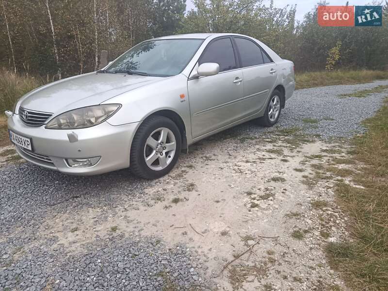 Седан Toyota Camry 2005 в Довбиші